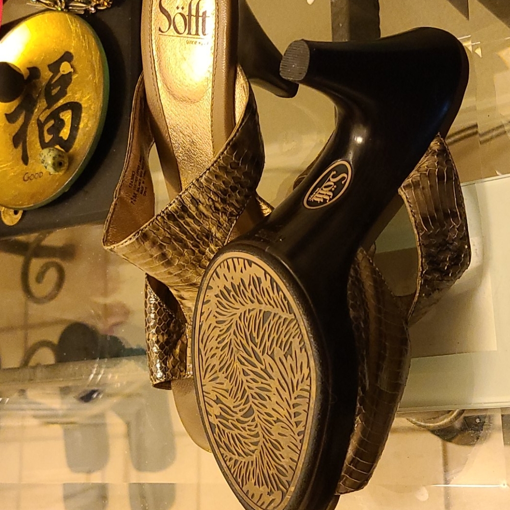 Shoes - Picture 3 of 3